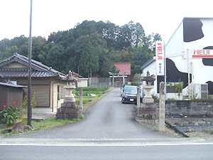 八幡神社全景