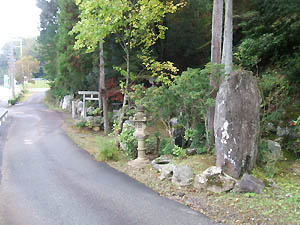 岩上神社全景