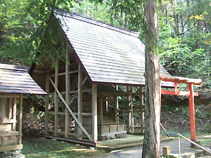 中山八幡神社本殿