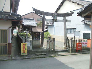 吉森稲荷神社全景