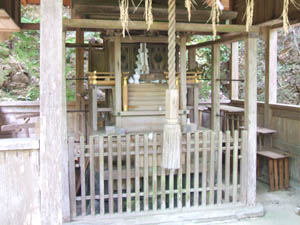 西山神社本殿