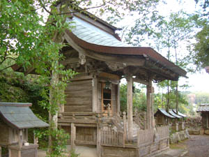 志波加神社本殿