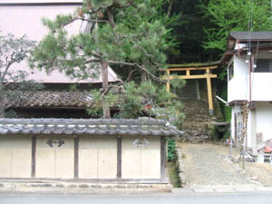 小多治神社全景