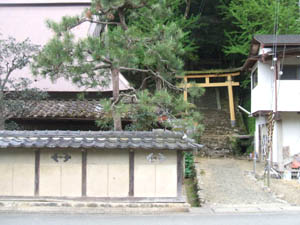 小多治神社全景