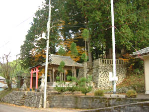 八幡神社全景