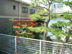 稲荷神社全景