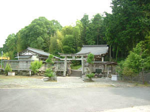 八幡神社全景