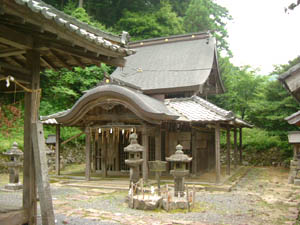 河阿神社本殿