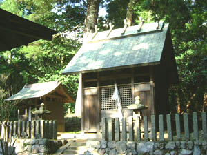 春日神社本殿