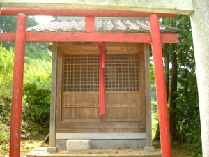 惶根神社本殿