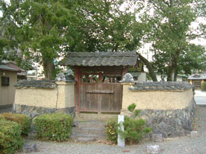 中川祖霊社全景