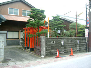 稲荷神社全景