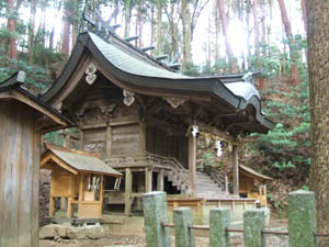 多吉神社本殿