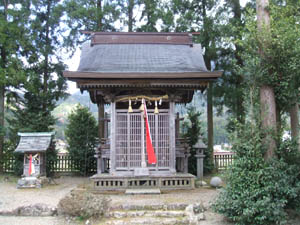 御霊神社本殿