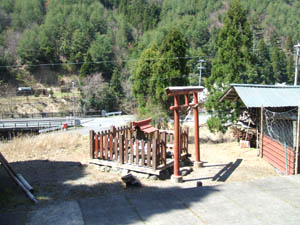 稲荷神社全景