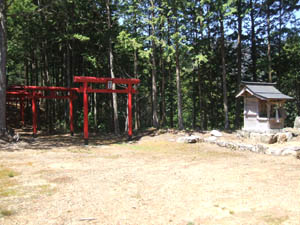 黒田八十八稲荷神社参道・秋葉神社