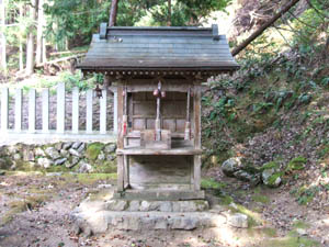 盆徳神社本殿