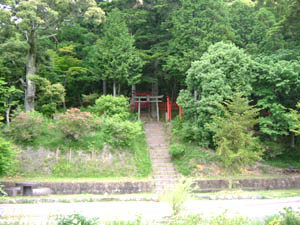 春崎稲荷神社全景