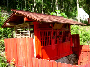 稲荷神社本殿