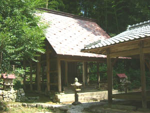 御霊神社本殿