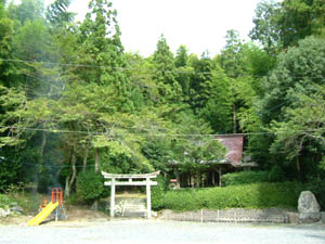 御霊神社全景