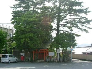 稲荷神社全景