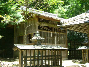 春日神社本殿