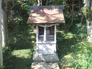 諏訪神社本殿