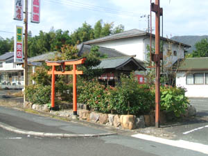 八幡神社全景