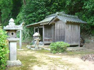 八幡神社全景