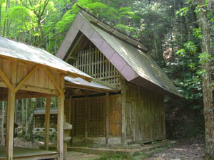 春日神社本殿